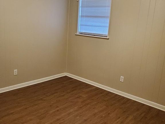 2nd image of 1209 E Houston St APT B