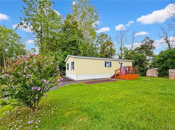 346 Aspen Dr, Utica, NY 13502