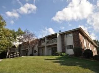 629 Westridge Dr 11 #11, West Bend, WI 53095
