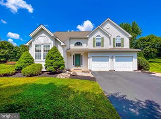 6 Harding Ct, Newtown, PA 18940