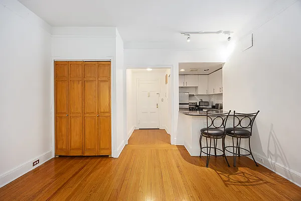 Rented by WAM Partners - William Moses Co. | media 10