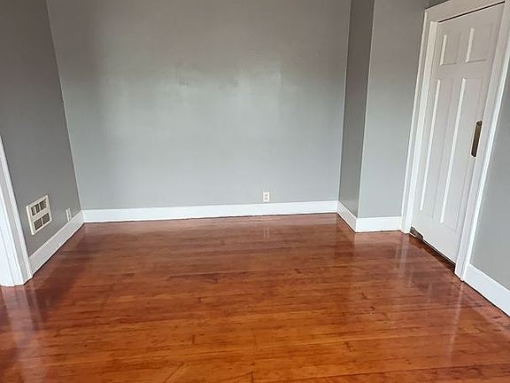 3rd image of 300 E 1st St APT 5