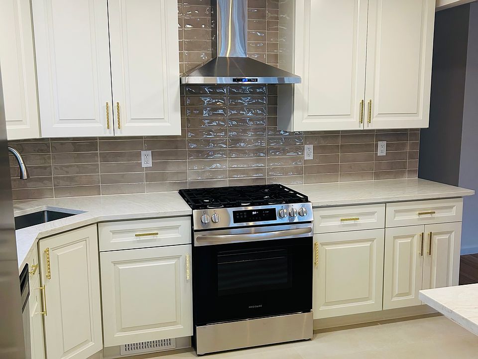 1st image of 2731 E 65th St #1