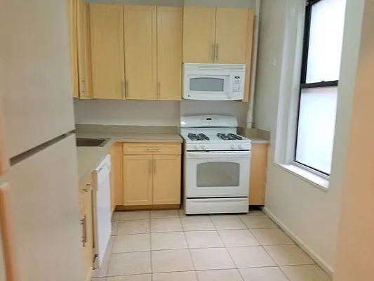 Rented by Alma Realty Corp. | media 1