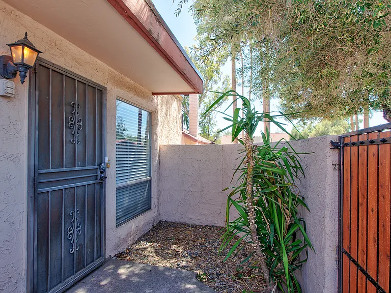 2133 E Sanos Dr — Photo 14