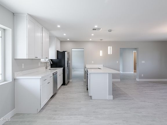 4th image of 500 E MANOR Drive