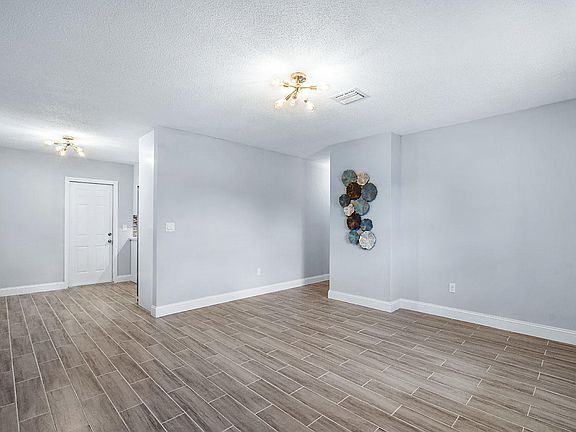 4th image of 5793 Daphne Dr