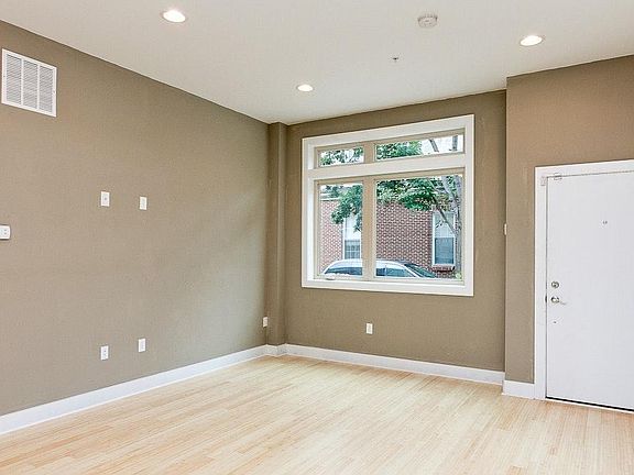 3rd image of 886 N Lawrence St