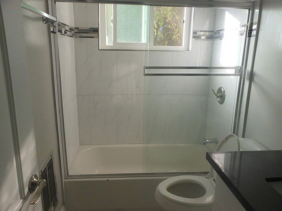 3rd image of 213 S Alexandria Ave APT 2