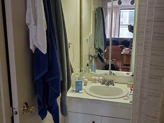 4th image of 1306 2nd Ave APT 3RS