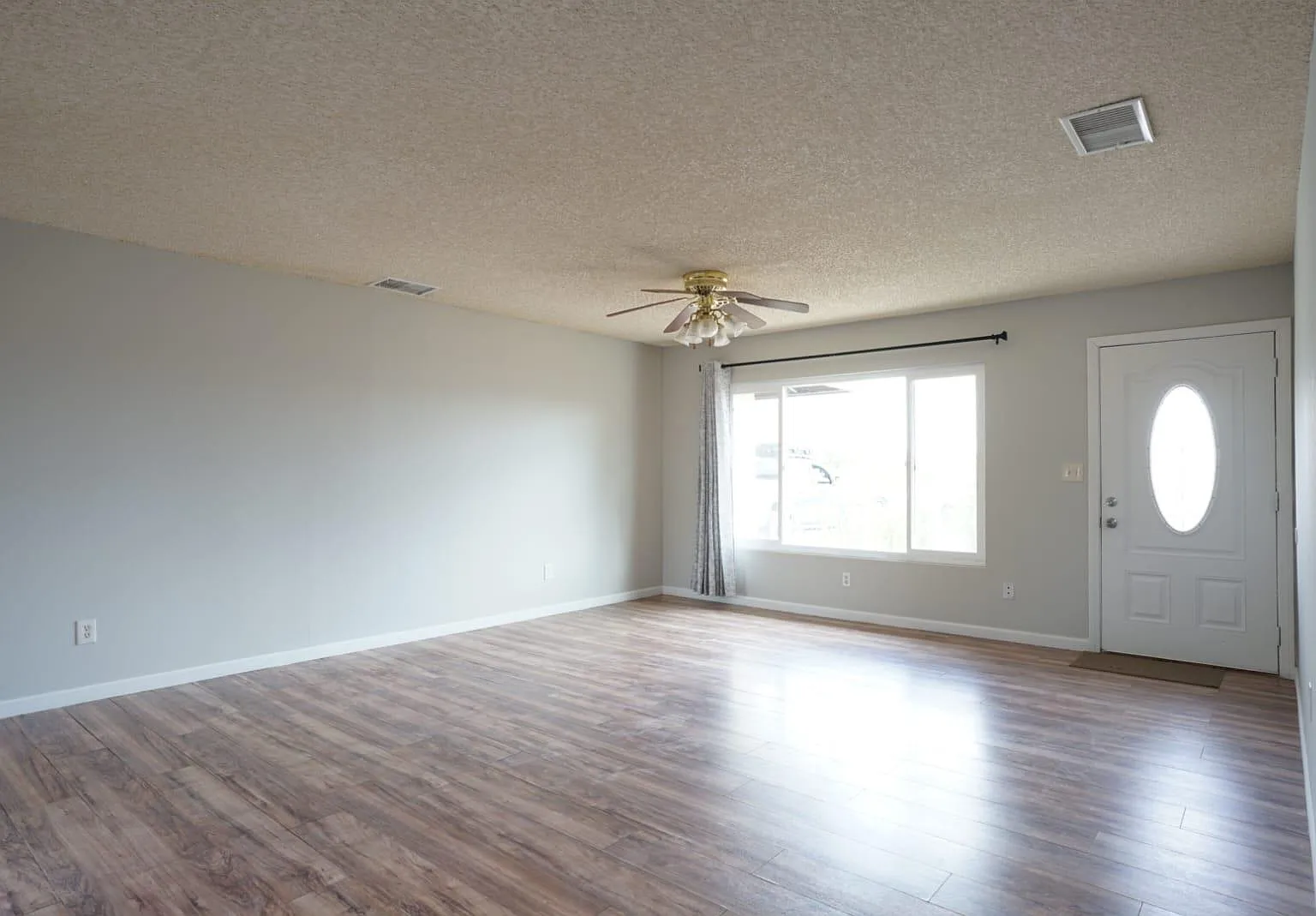 4 bed, 1312 sqft, $2,350 — Photo 4