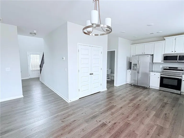 409 McGinnis Cir — Photo 8