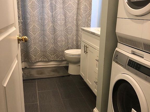 4th image of 134 Newbury Ave APT 2
