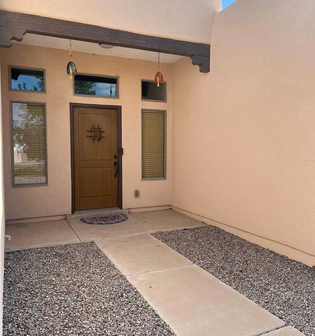 3 bed, 2.0 bath, 2231 sqft, $3,300 — Photo 2