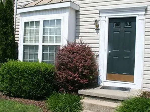 677 Stonewall Dr, Harrisonburg, VA 22801