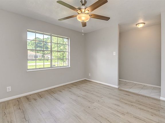 4th image of 9785 Broun St
