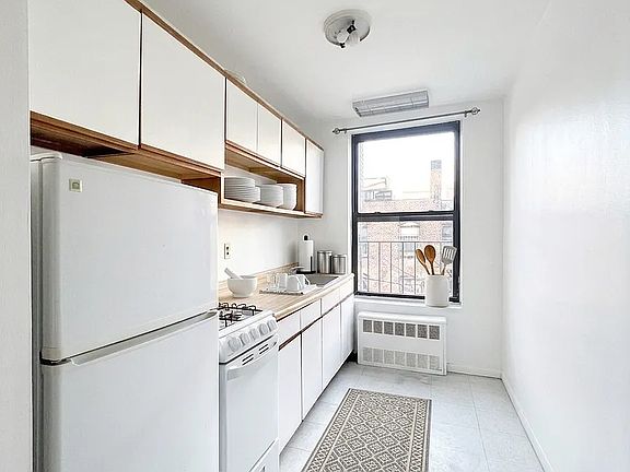 2nd image of 323A E 89th St APT 5E