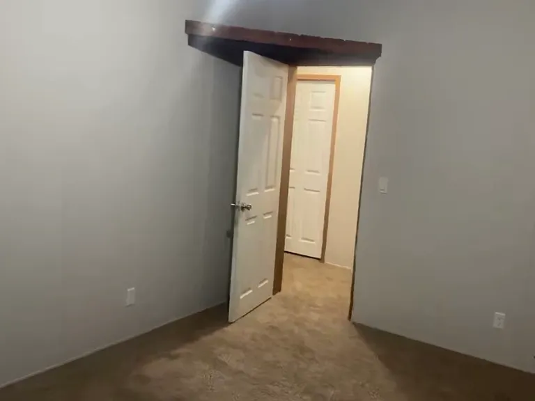 111 Lillian Dr — Photo 8