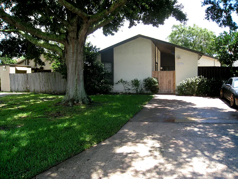 10705 Meadowglen Ln — Photo 1