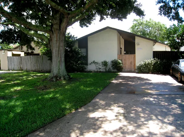 10705 Meadowglen Ln, Tampa, FL 33624