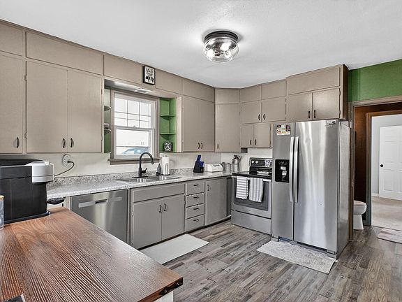 3rd image of 620 8th Ave E