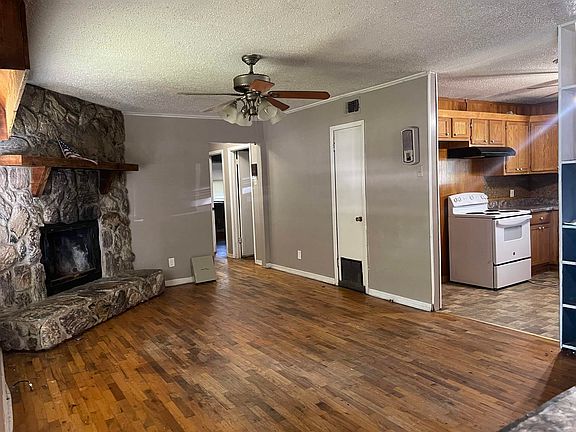 4th image of 200 N Laurel St
