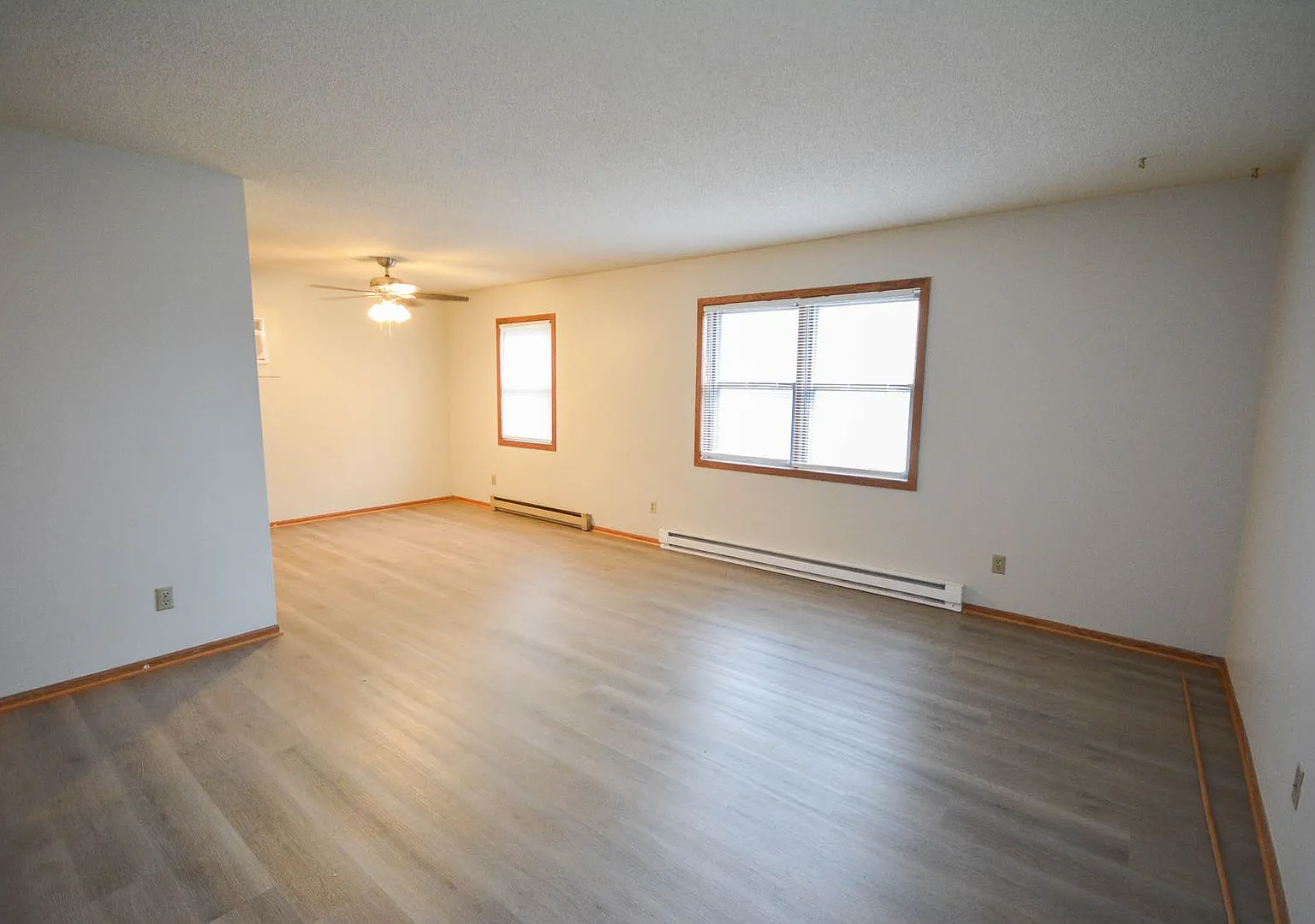 Newly updated 2br upstairs condo in excellent NW location! — Photo 2