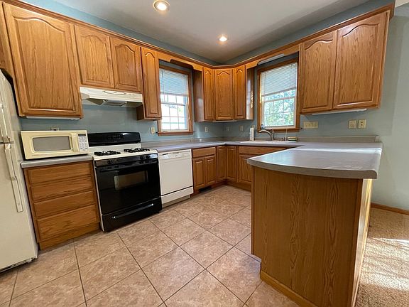 5th image of 101 N Riverview Dr