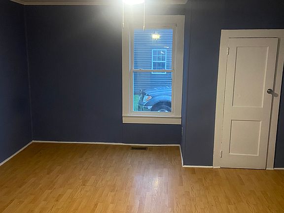 4th image of 2525 Bridgeview Rd