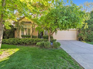 30 Turnberry Ln, Dearborn, MI 48120