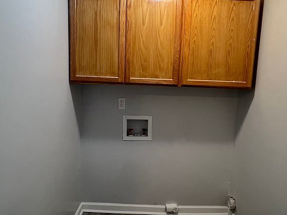 4th image of 7811 Cloughy Cir