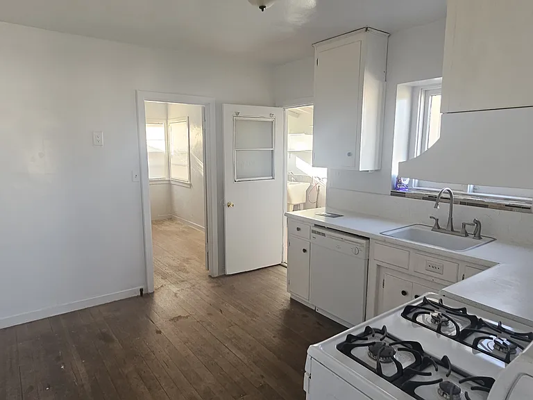 225 E Fredricks St — Photo 9
