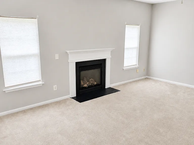 18603 Coachmans Trce — Photo 3