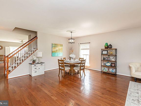 4th image of 102 Homer Dr