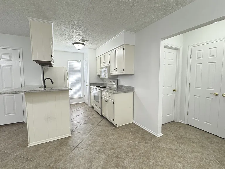 7324 Menlo Dr — Photo 13