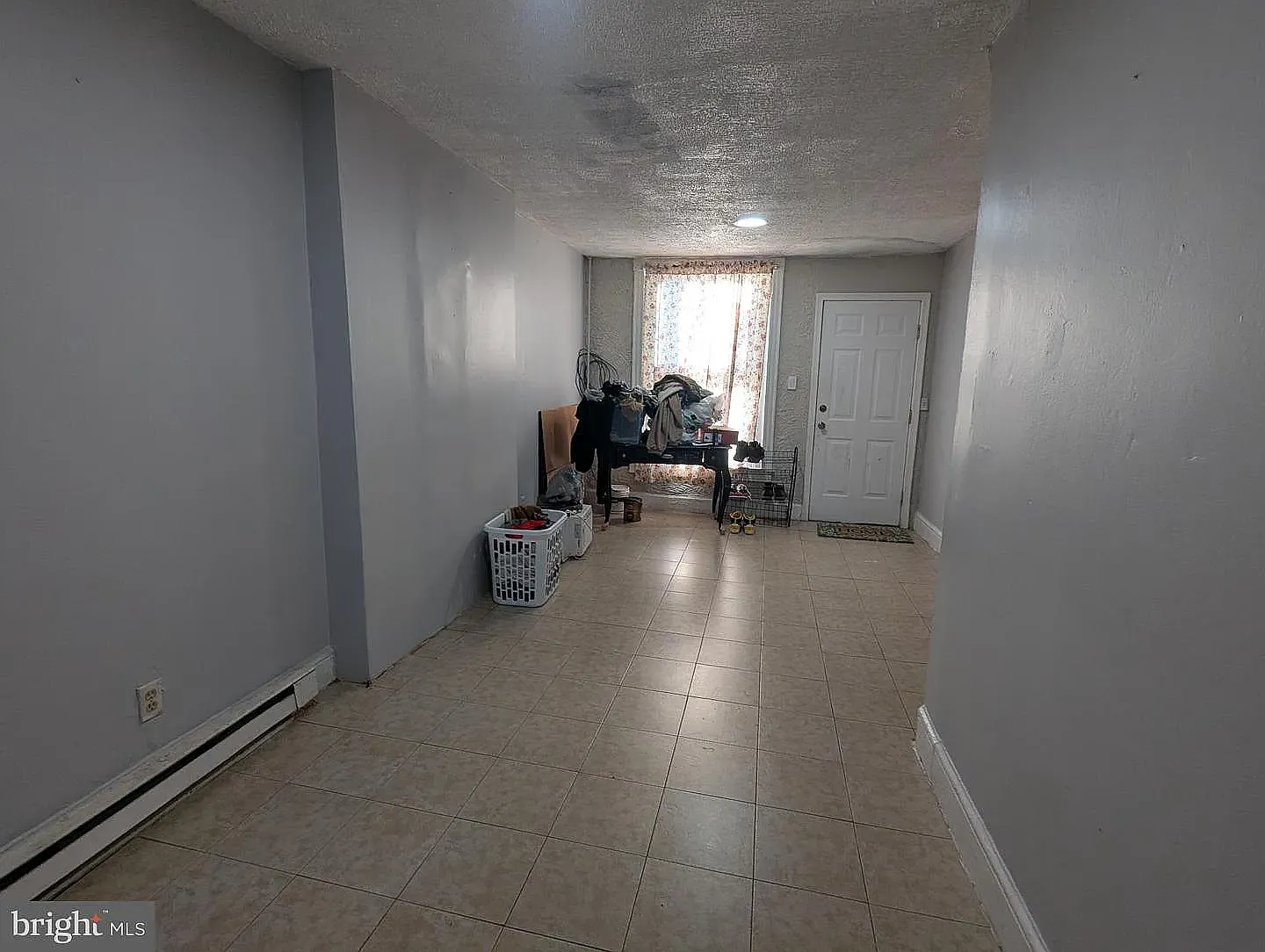 3 bed, 804 sqft, $1,300 — Photo 2