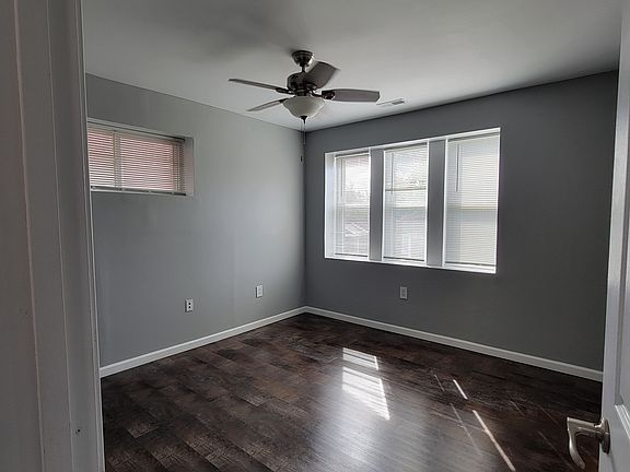 2nd image of 4131 W Lexington Ave #4131