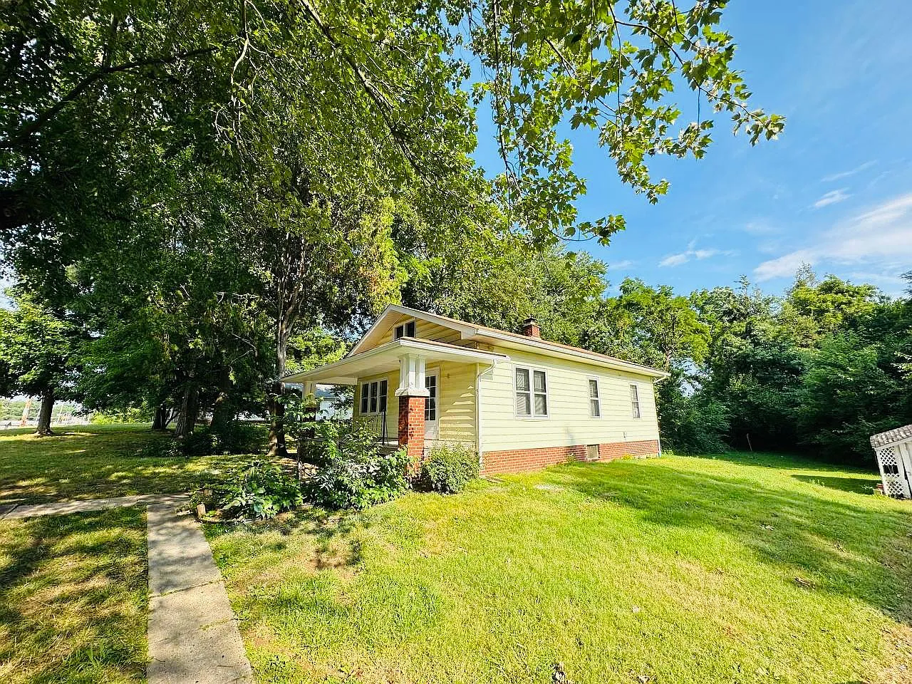 4011 Covert Ave — Photo 3