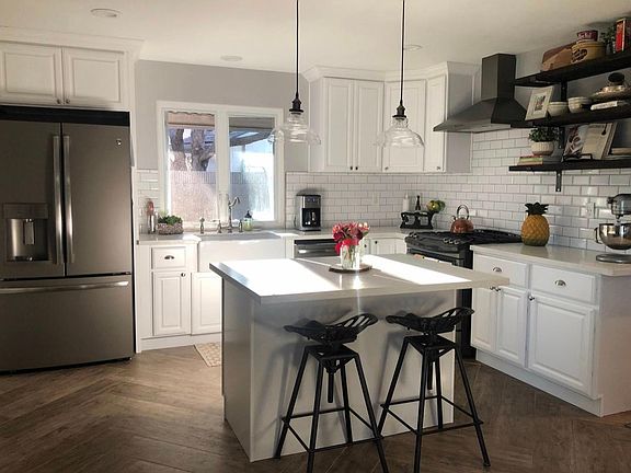 Open Concept New Refrigerator/Dishwasher/Microwave/ Stove Top Oven