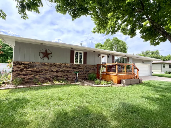 1785 Lawnridge Ave SE, Huron, SD 57350
