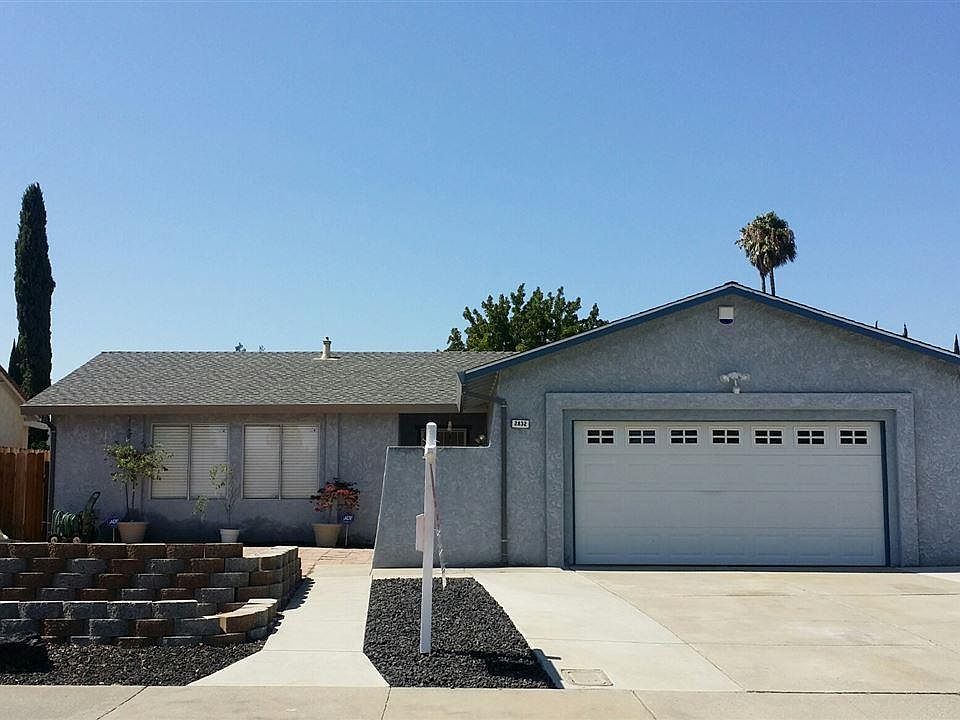 1st image of 2832 Seville Cir