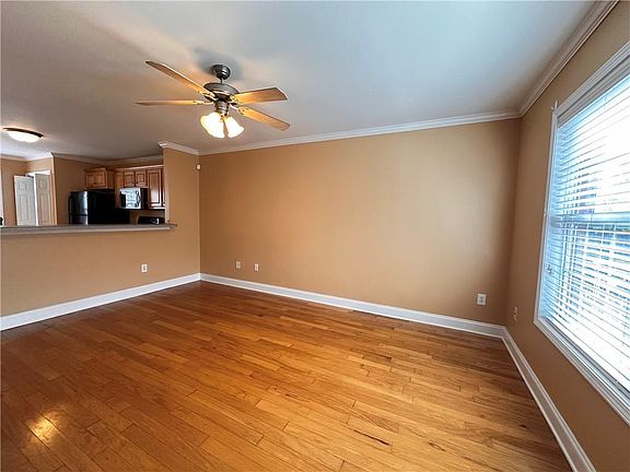 5th image of 105 Whitehead Rd APT 10