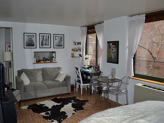 3rd image of 295 Greenwich St #2ON