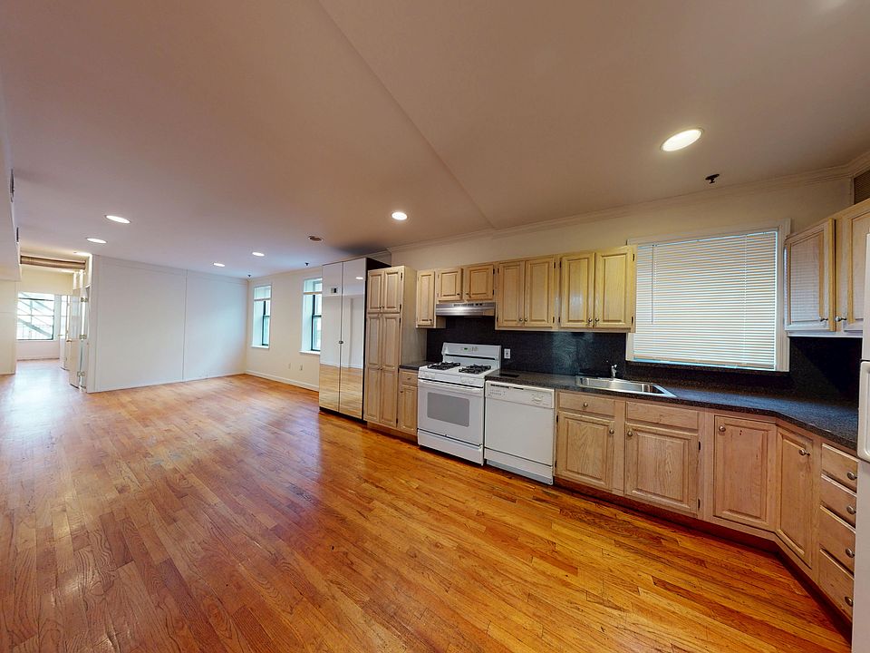 1st image of 246 E 44th St #4