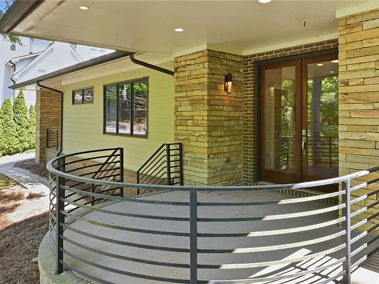 4373 Wieuca Rd NE — Photo 10