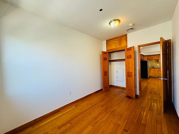 4th image of 31-11 Linden Pl #4A