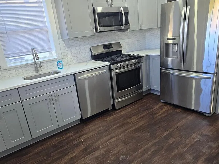 272 Market St — Photo 17