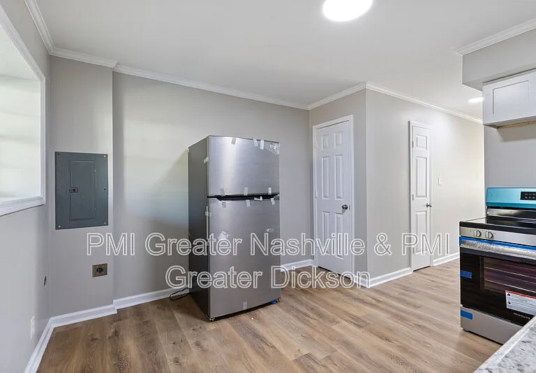 300 Spring St #8 — Photo 18