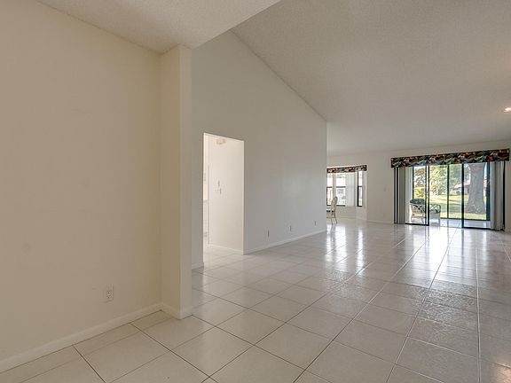 4th image of 4892 Boxwood Cir