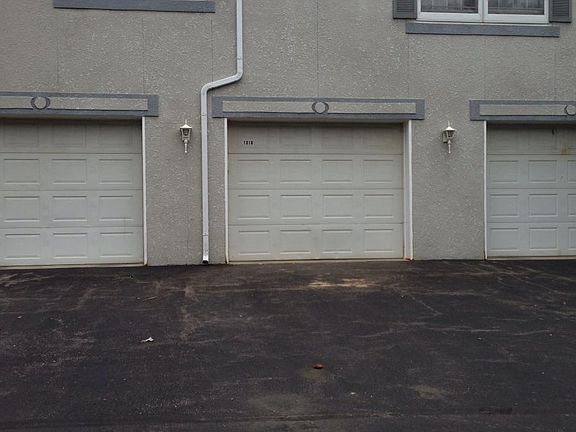 4th image of 1018 Greenwood Cir